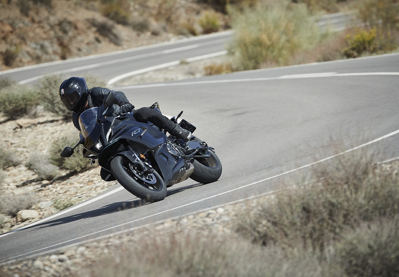 Nuova Yamaha R7, le foto della prova