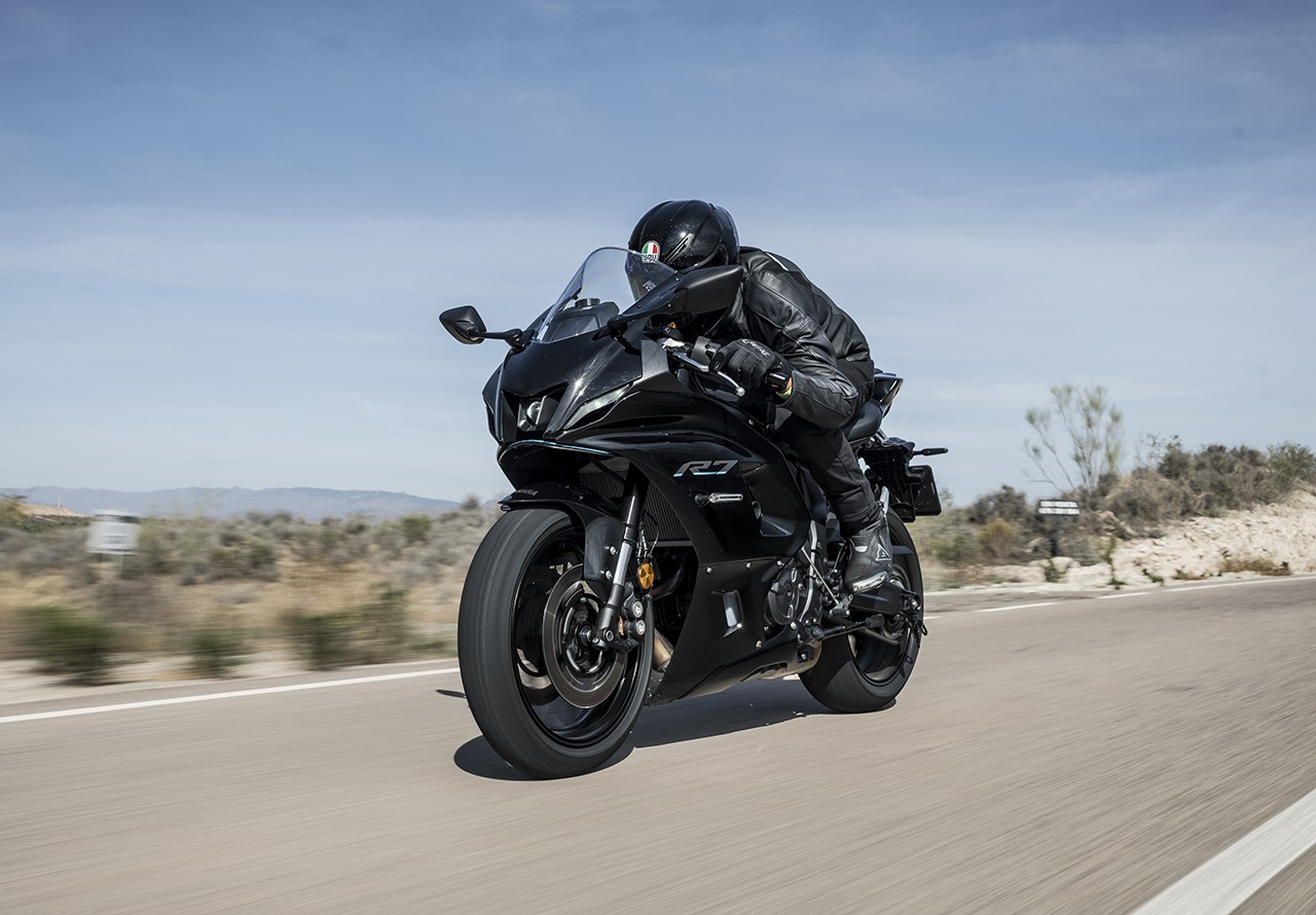 Nuova Yamaha R7, le foto della prova
