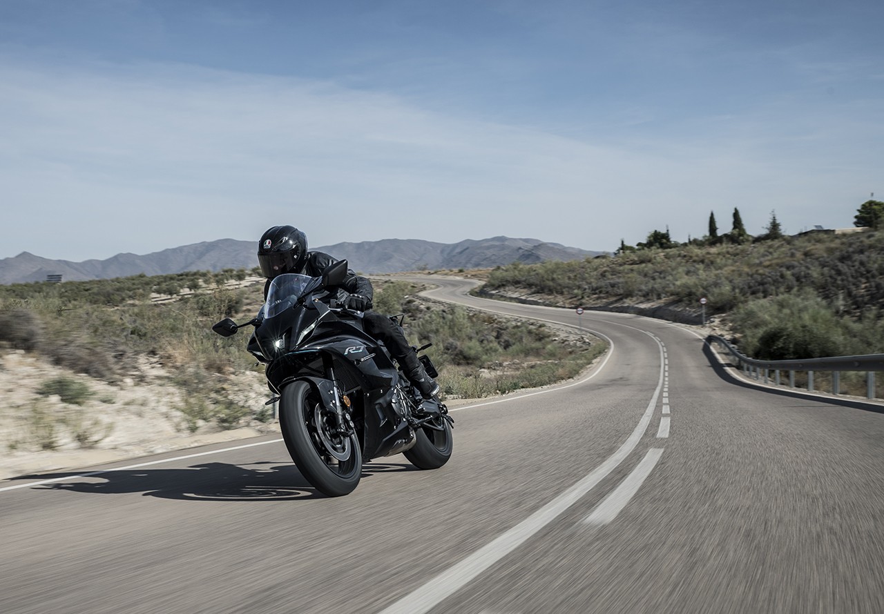 Nuova Yamaha R7, le foto della prova