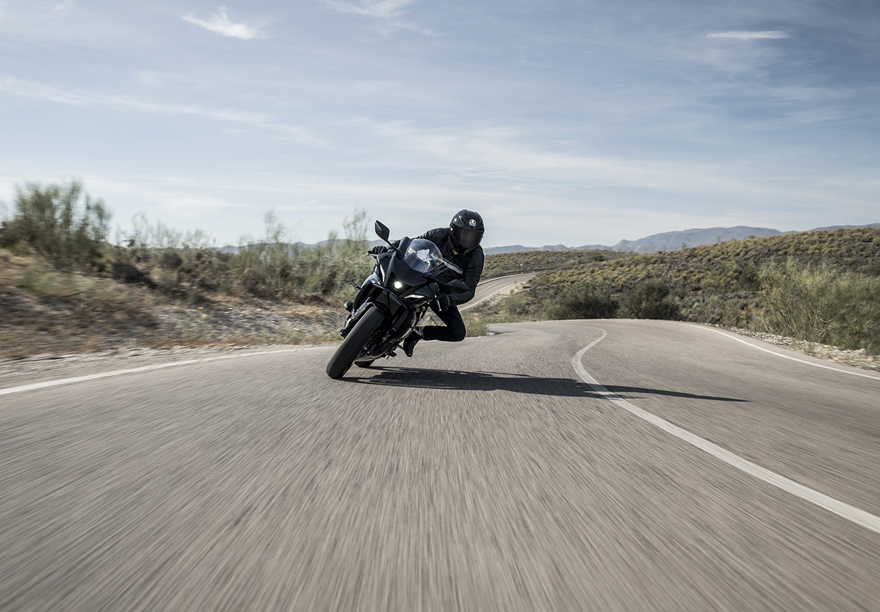 Nuova Yamaha R7, le foto della prova