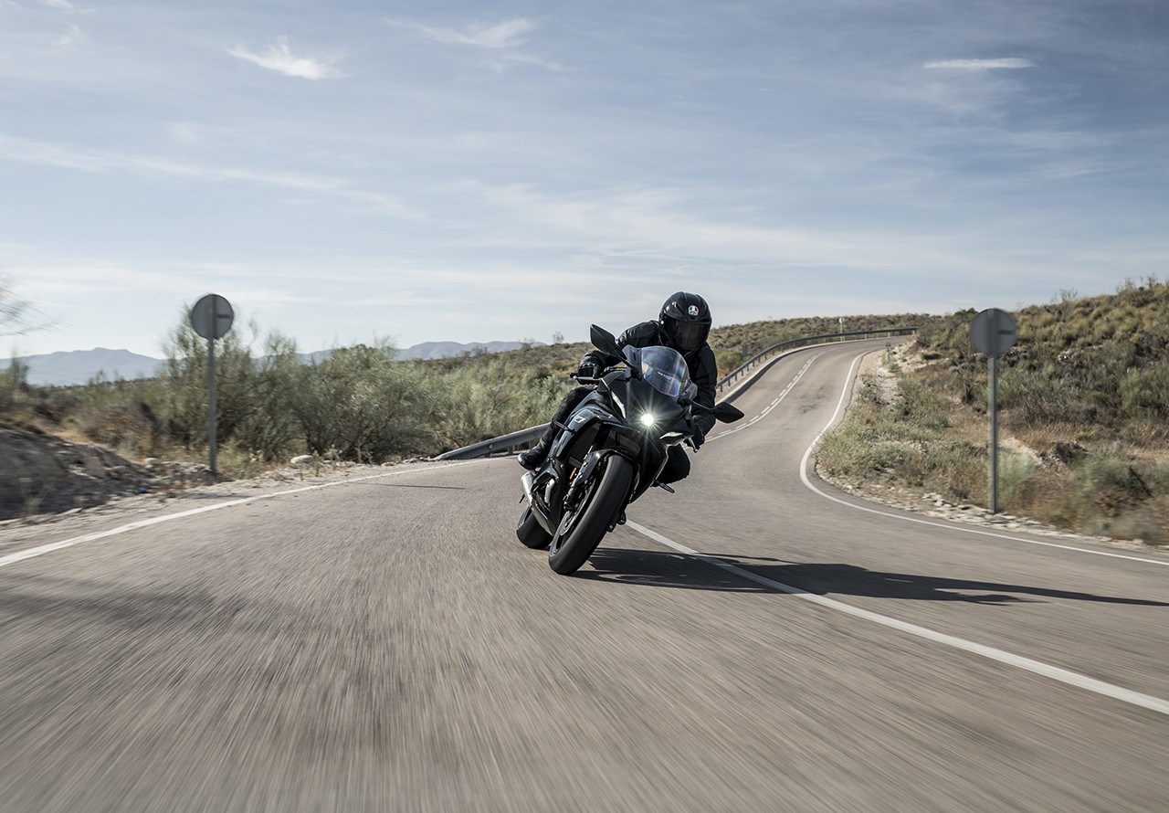 Nuova Yamaha R7, le foto della prova