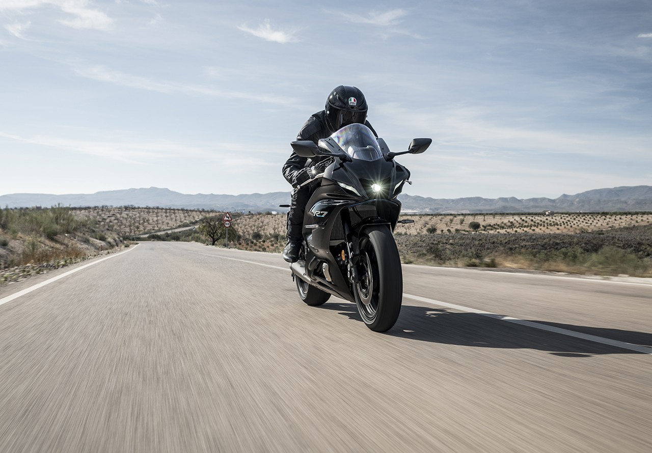 Nuova Yamaha R7, le foto della prova