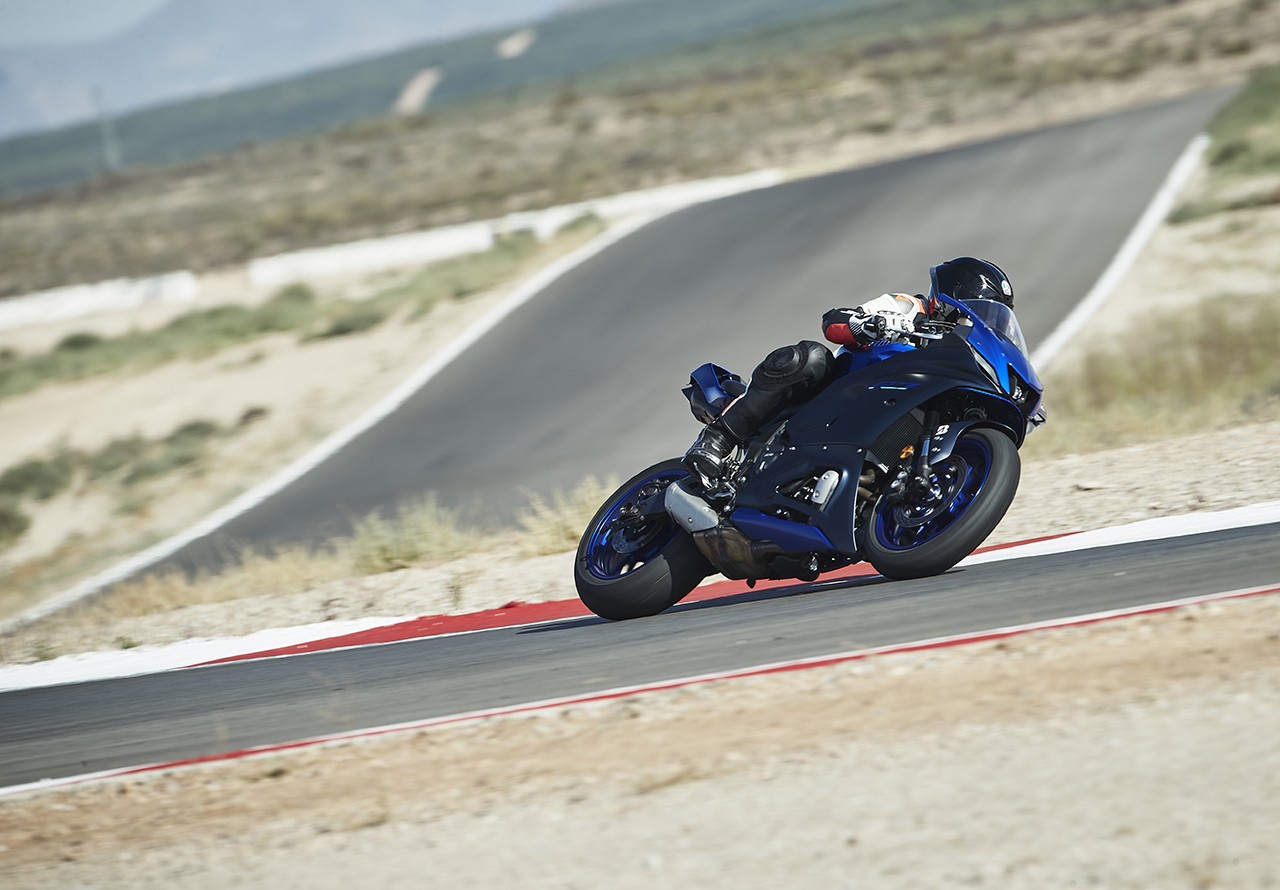 Nuova Yamaha R7, le foto della prova