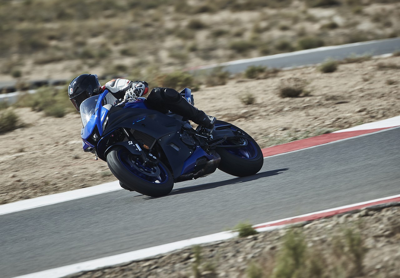 Nuova Yamaha R7, le foto della prova