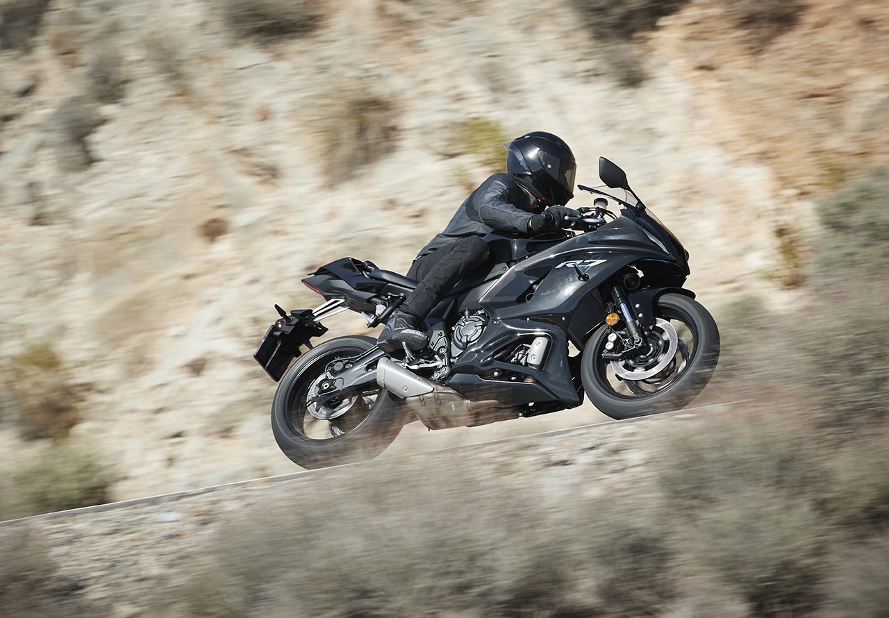 Nuova Yamaha R7, le foto della prova