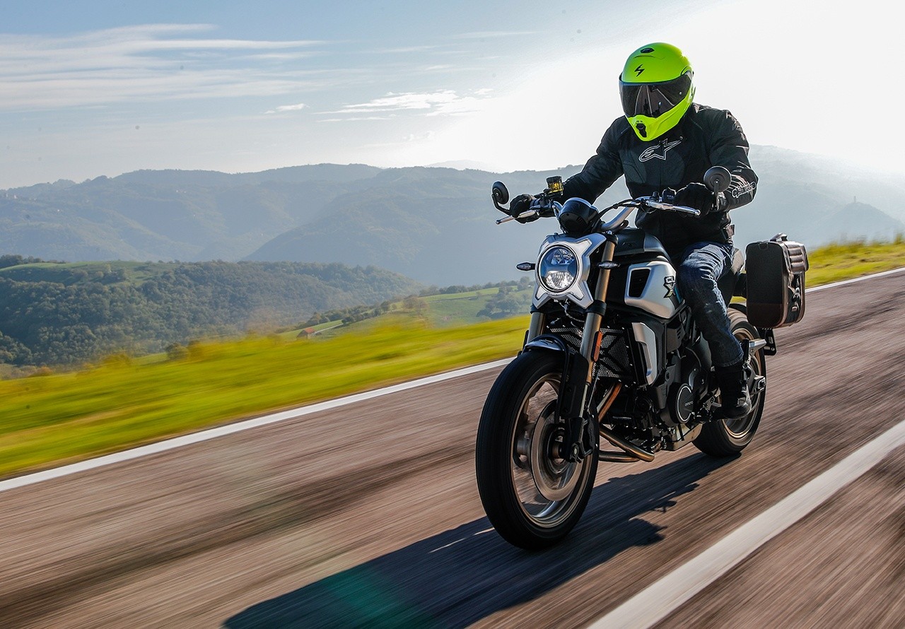 CF-MOTO 700CL-X, le foto della prova