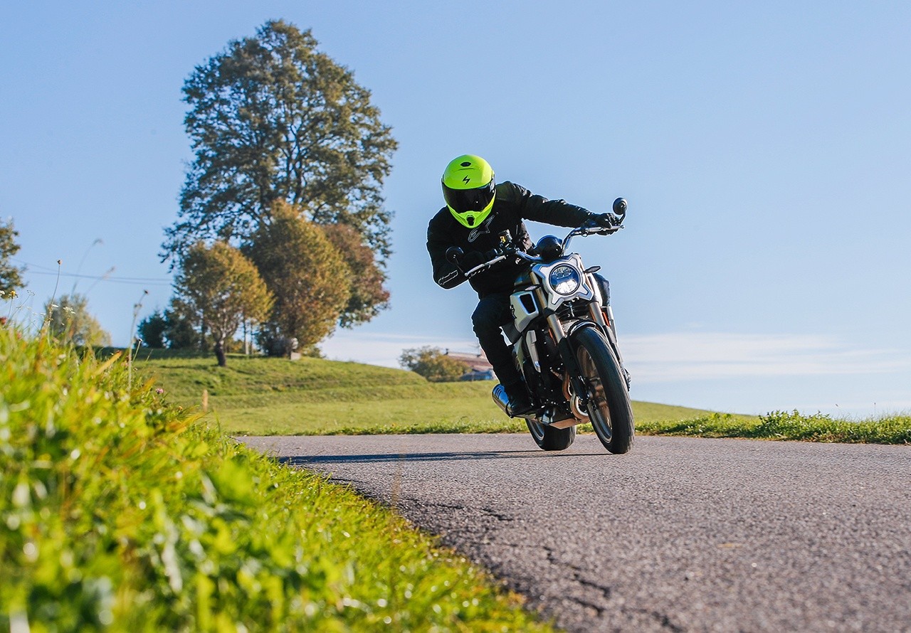 CF-MOTO 700CL-X, le foto della prova