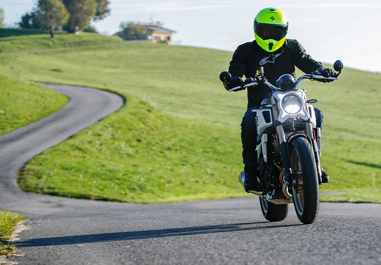 CF-MOTO 700CL-X, le foto della prova