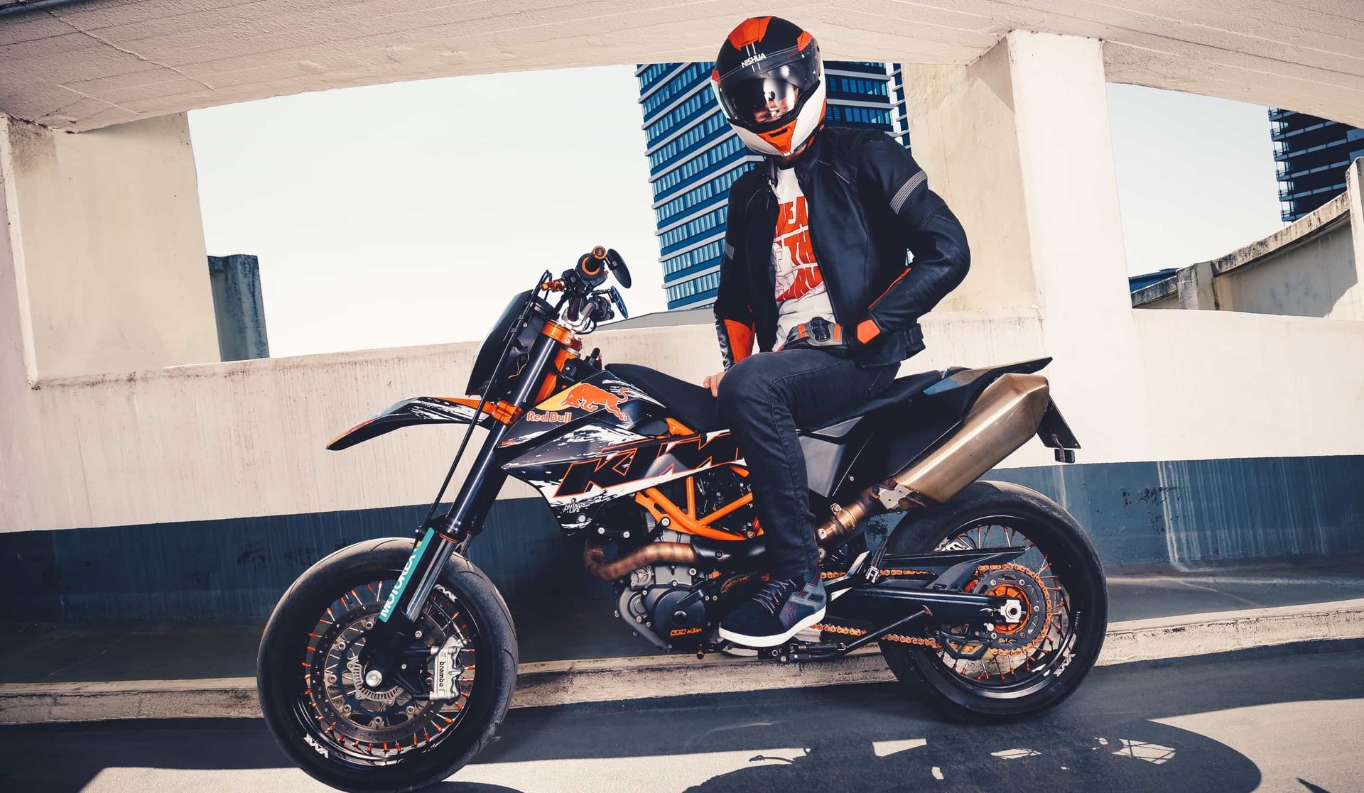 Louis Moto presenta Rekurv