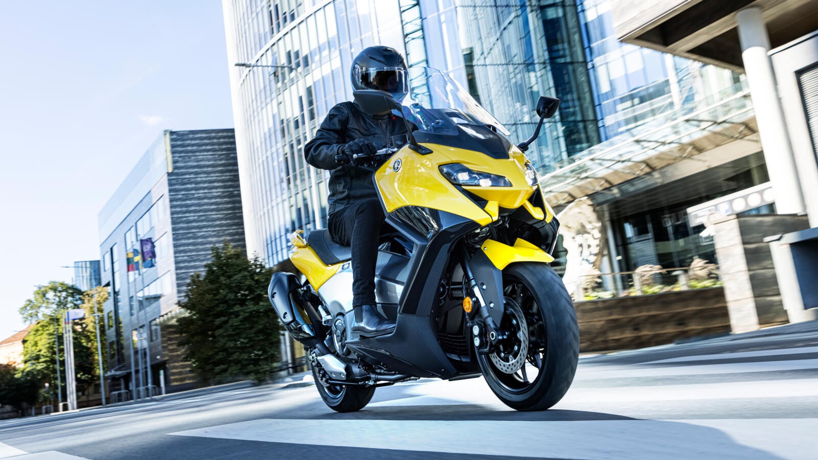Yamaha TMAX 2022: le foto