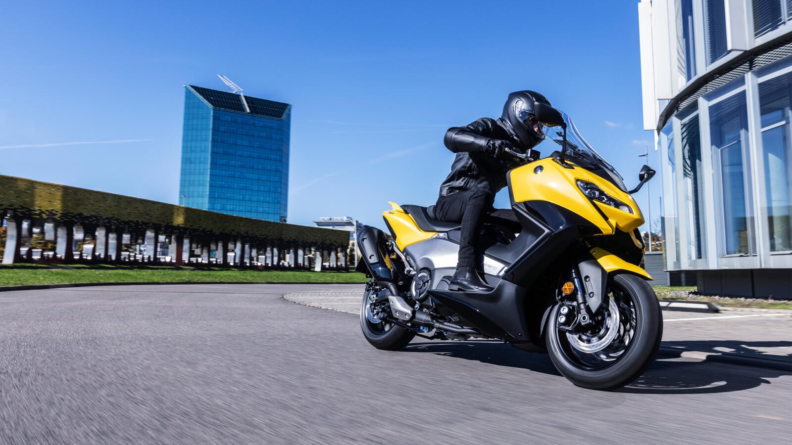 Yamaha TMAX 2022: le foto