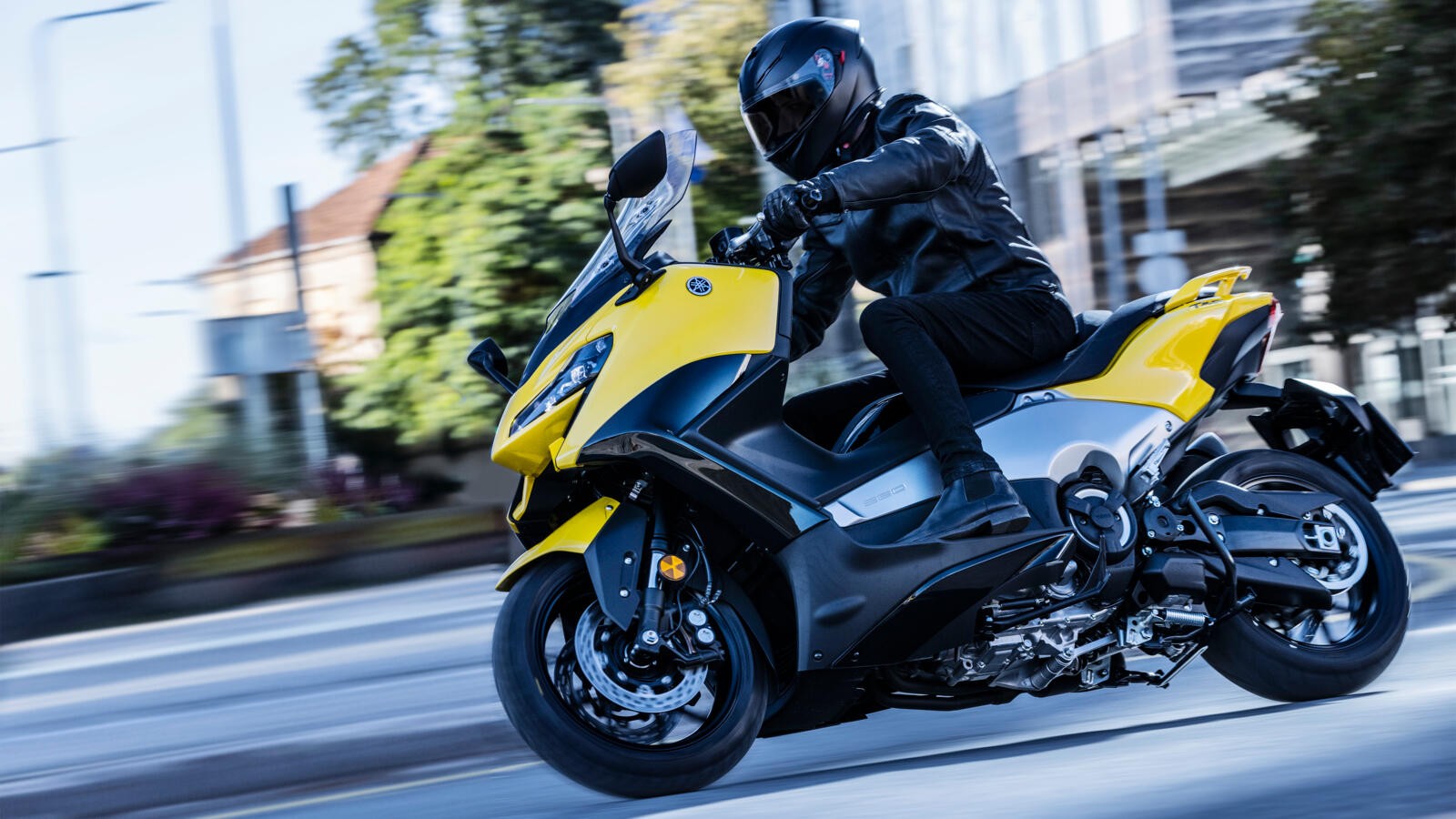 Yamaha TMAX 2022: le foto