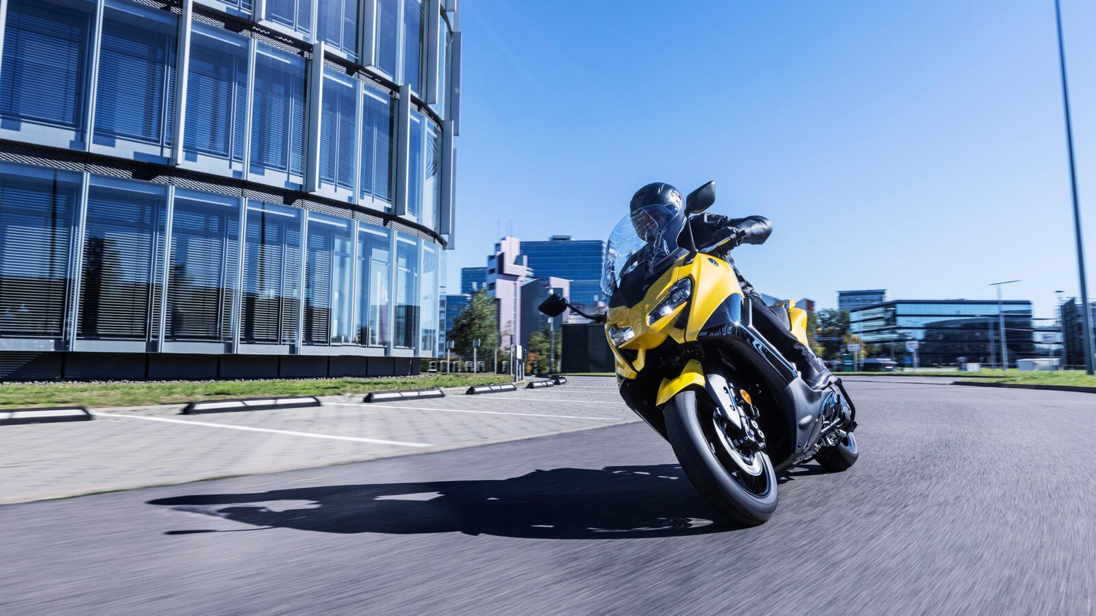 Yamaha TMAX 2022: le foto