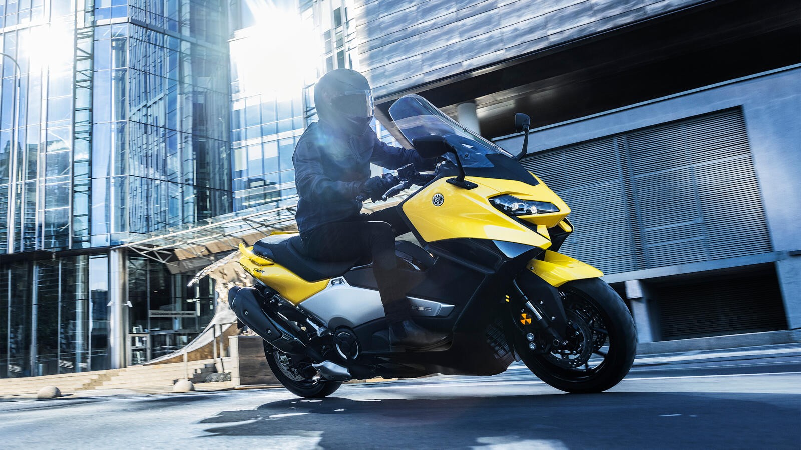 Yamaha TMAX 2022: le foto
