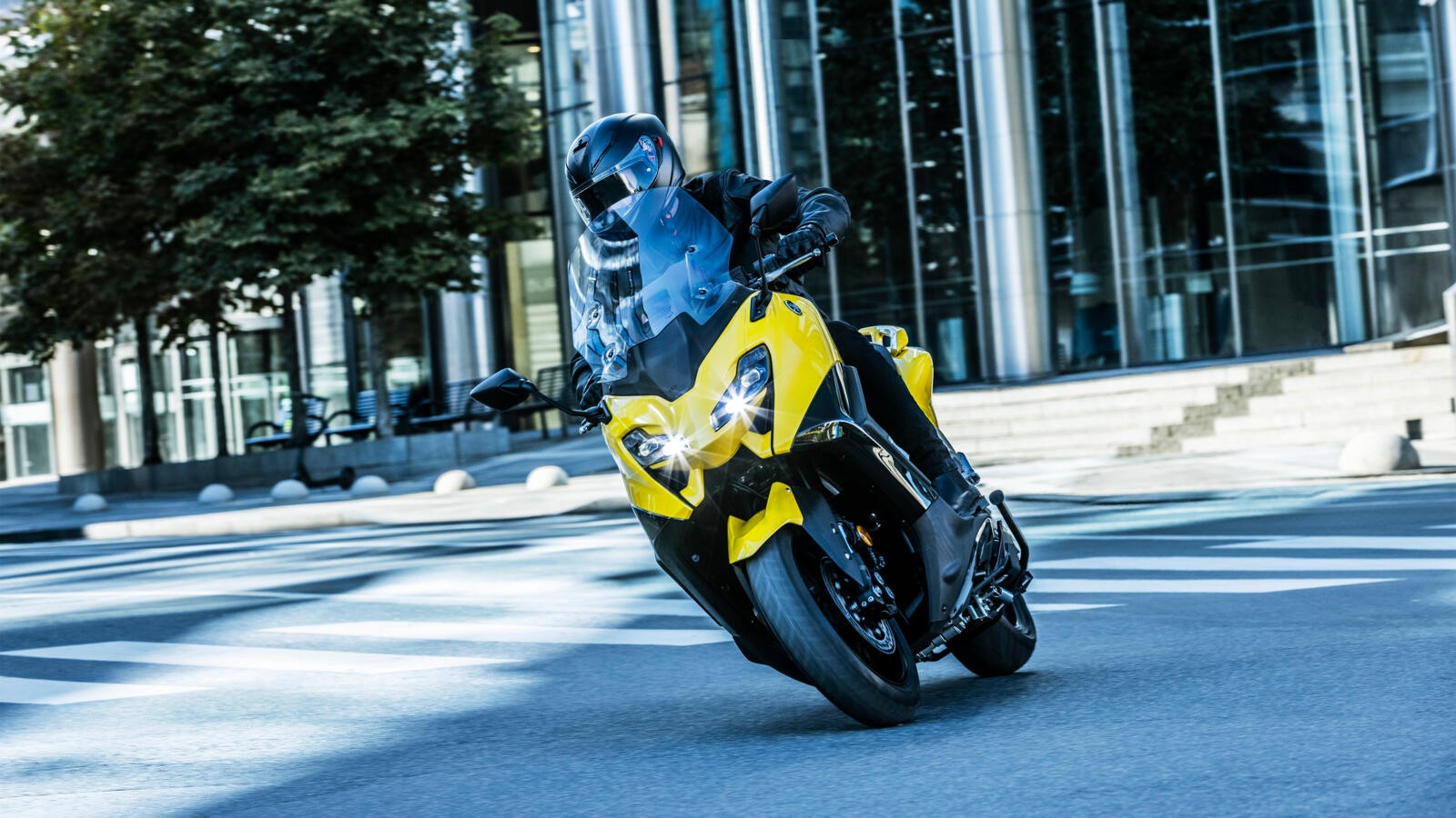 Yamaha TMAX 2022: le foto