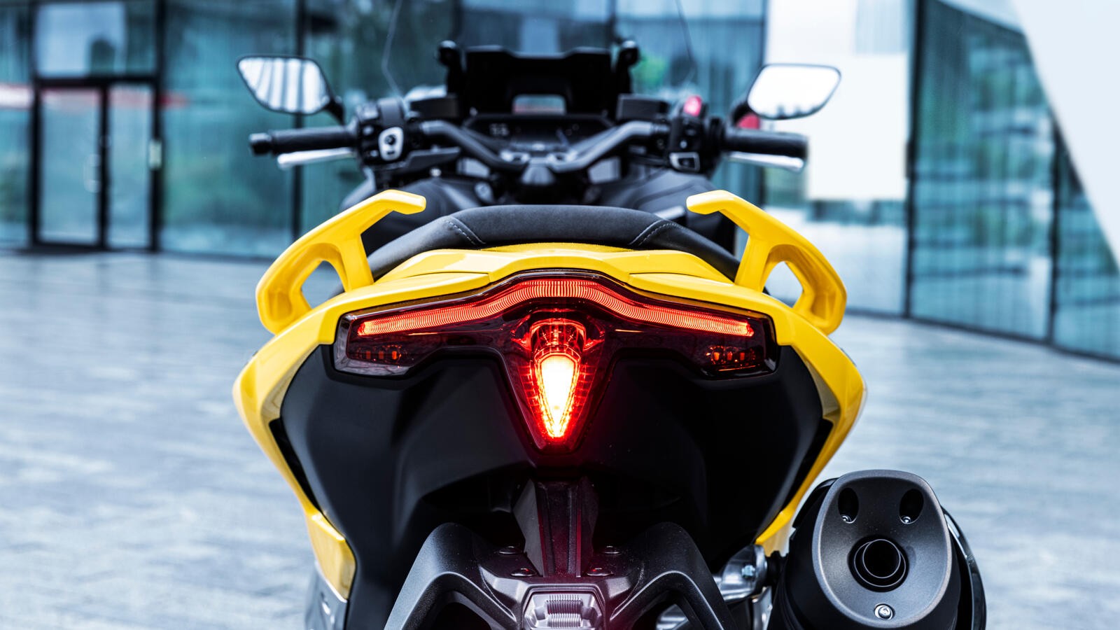 Yamaha TMAX 2022: le foto