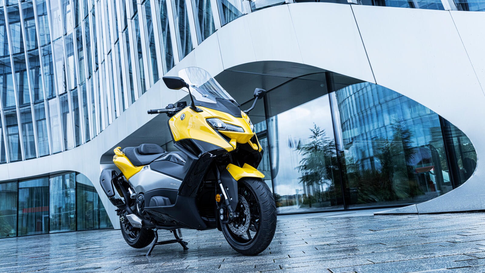 Yamaha TMAX 2022: le foto