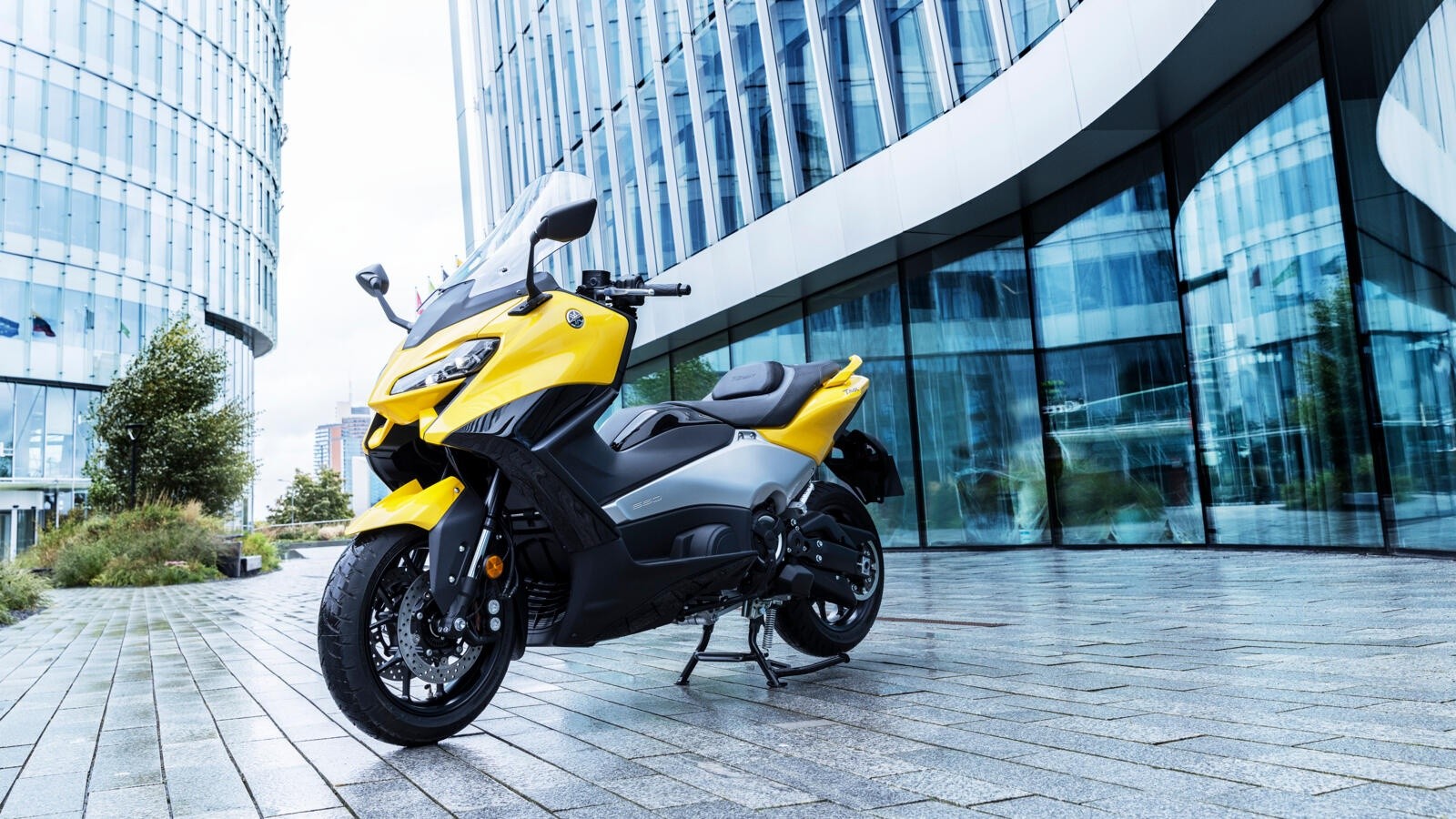 Yamaha TMAX 2022: le foto