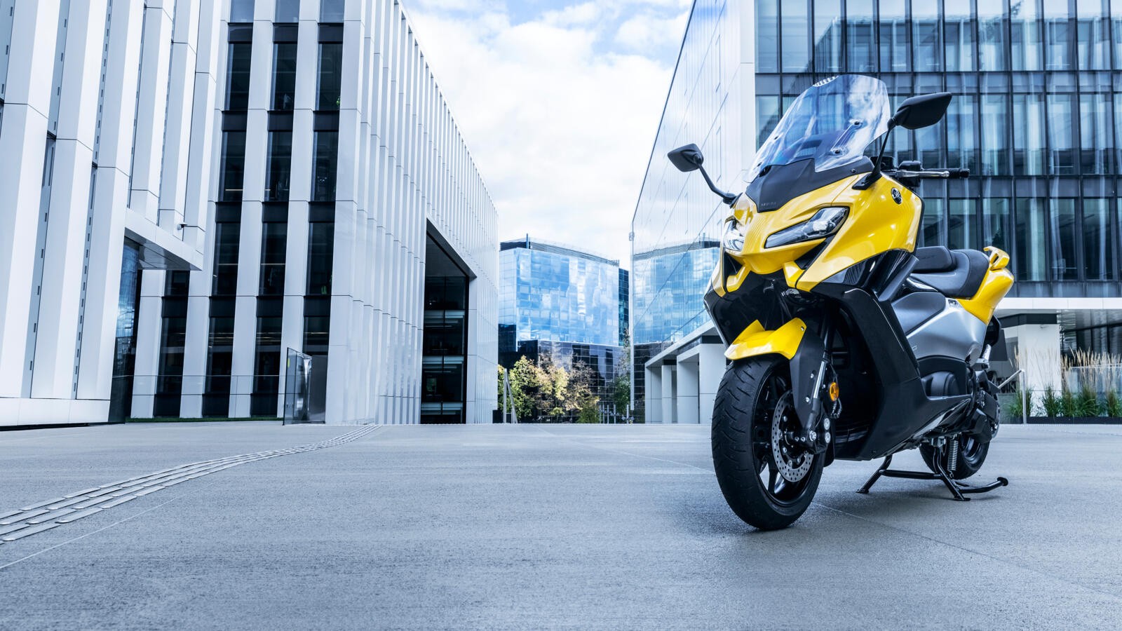 Yamaha TMAX 2022: le foto