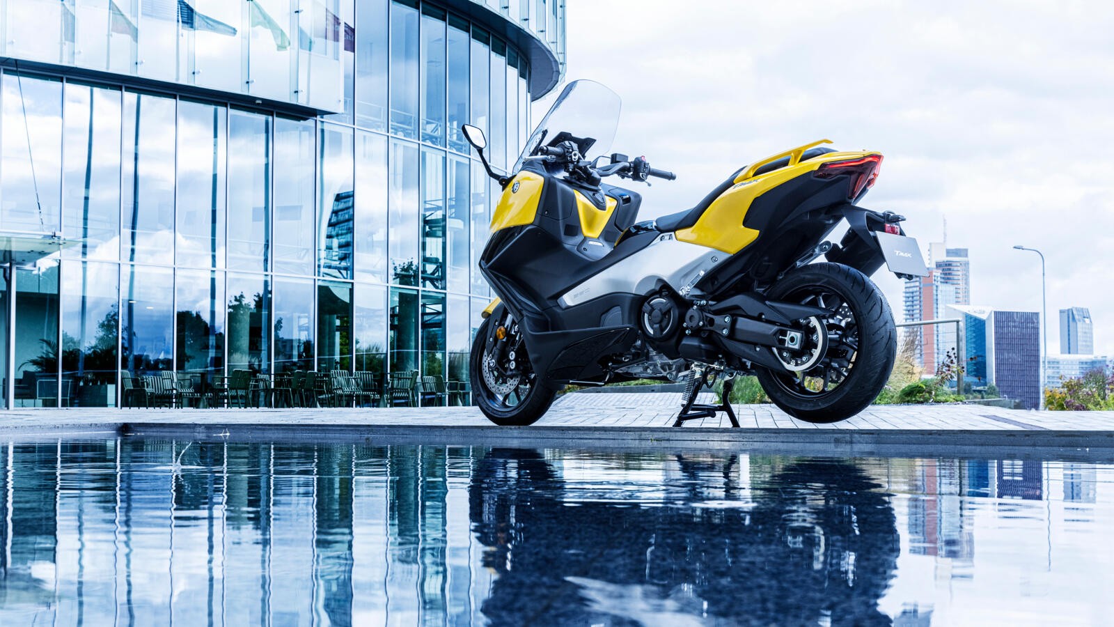 Yamaha TMAX 2022: le foto