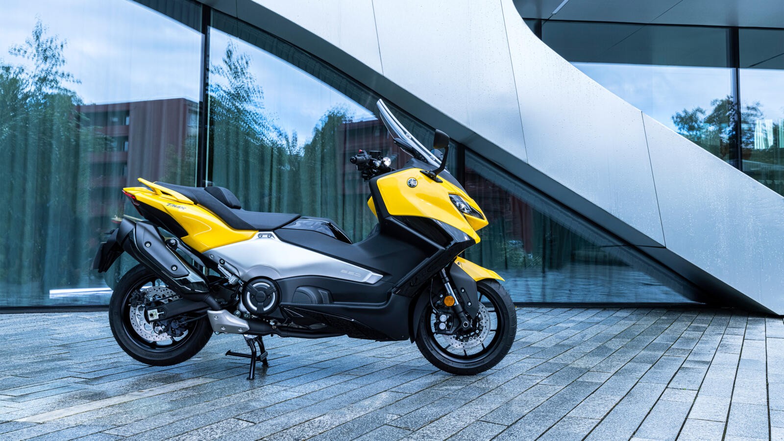 Yamaha TMAX 2022: le foto