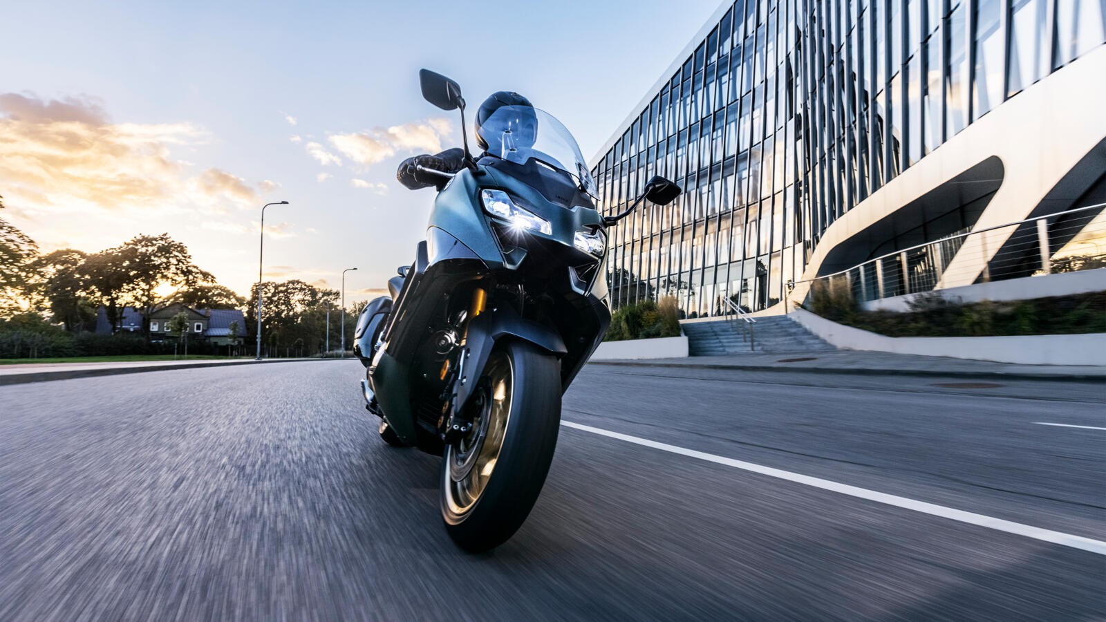 Yamaha TMAX 2022: le foto
