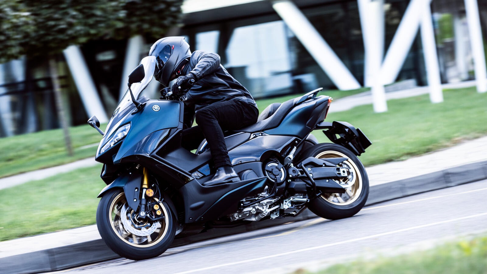 Yamaha TMAX 2022: le foto