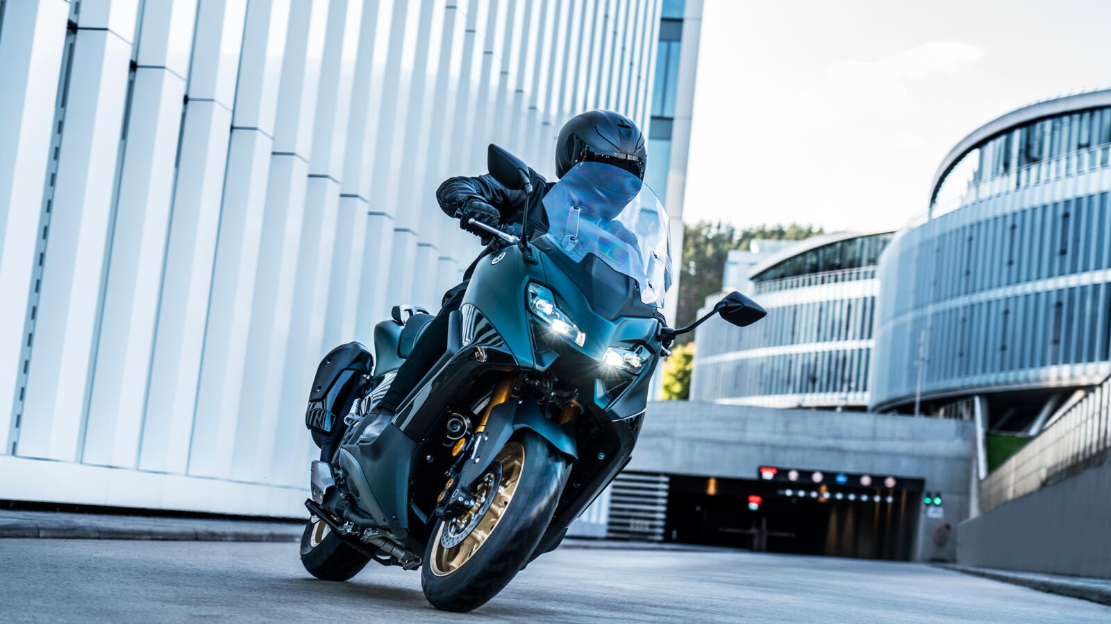 Yamaha TMAX 2022: le foto