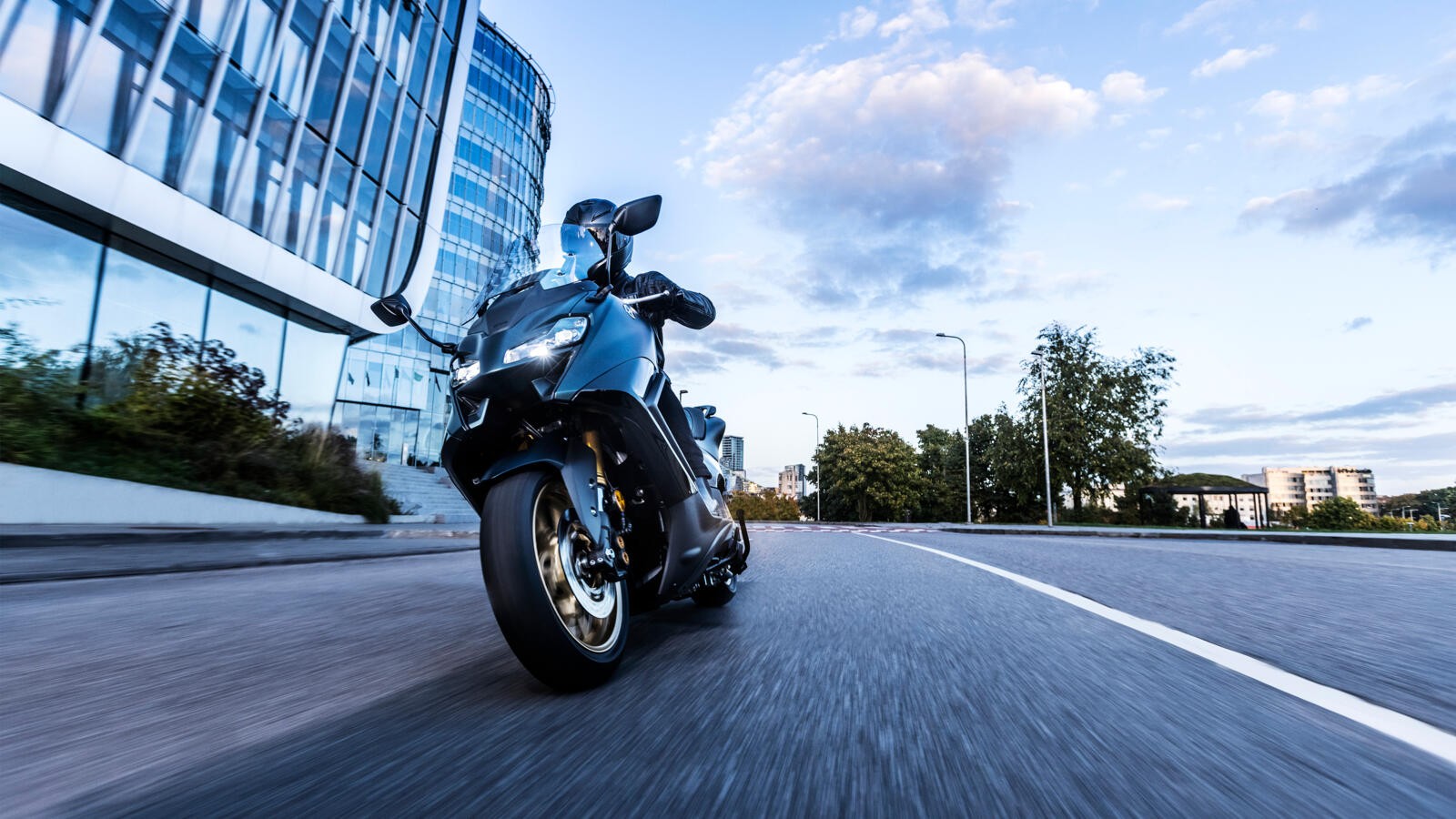 Yamaha TMAX 2022: le foto