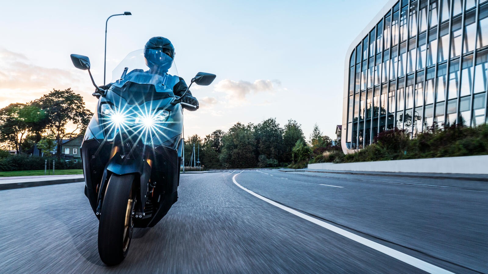 Yamaha TMAX 2022: le foto