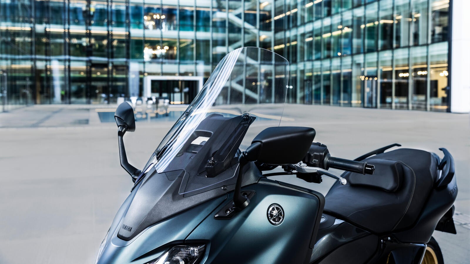 Yamaha TMAX 2022: le foto