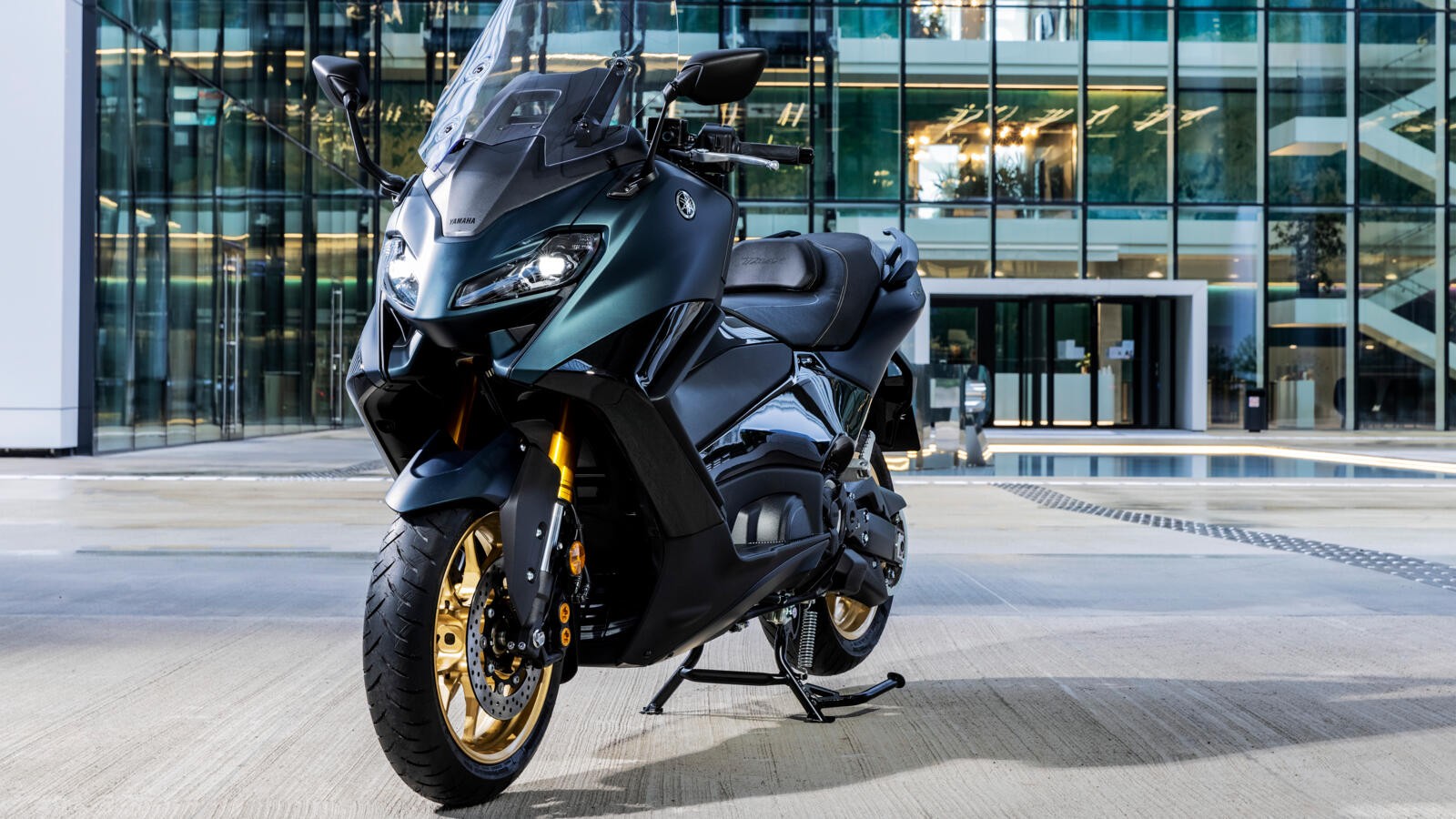 Yamaha TMAX 2022: le foto