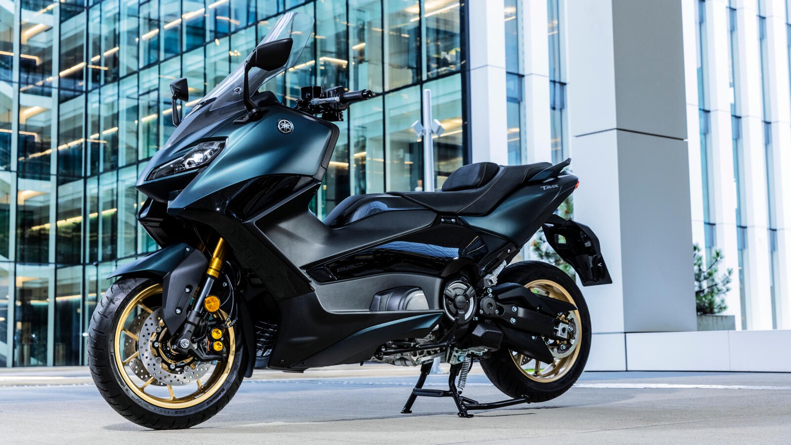 Yamaha TMAX 2022: le foto