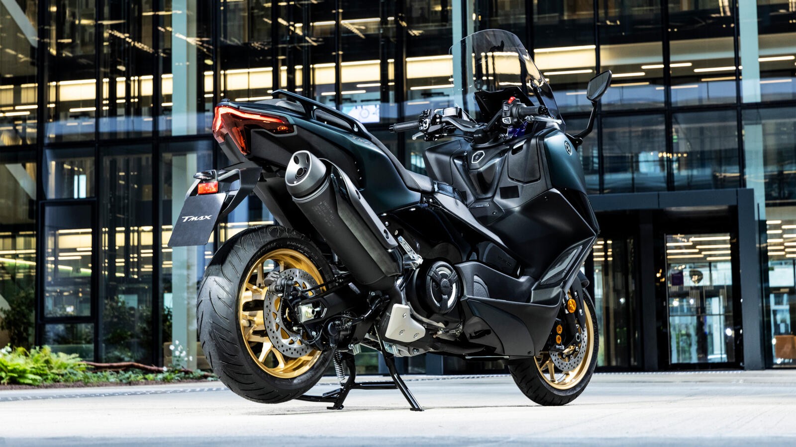 Yamaha TMAX 2022: le foto