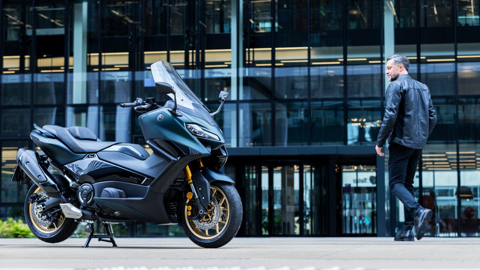 Yamaha TMAX 2022: le foto