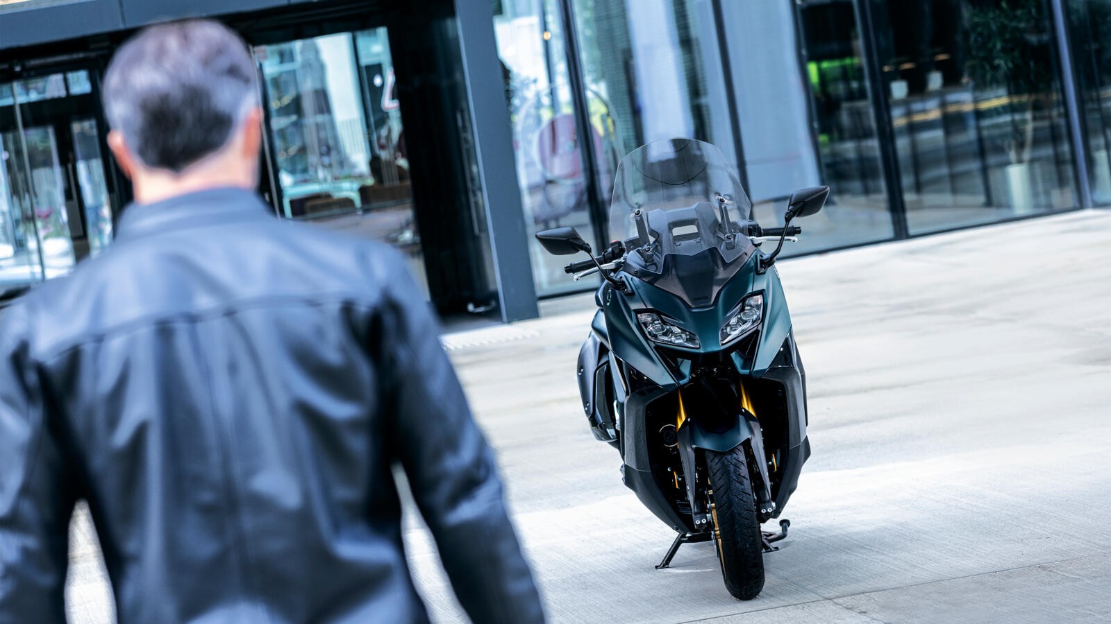 Yamaha TMAX 2022: le foto