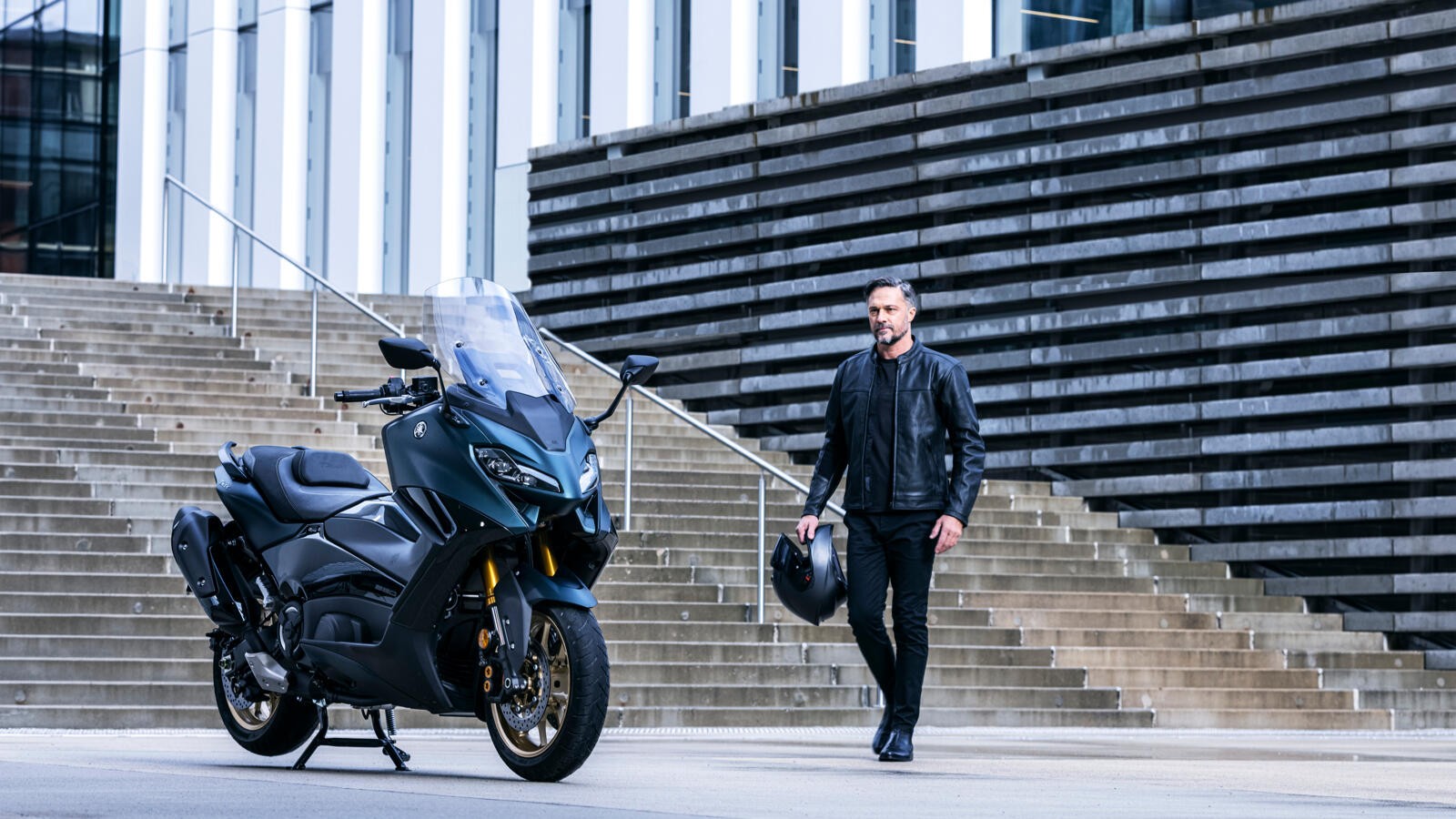 Yamaha TMAX 2022: le foto