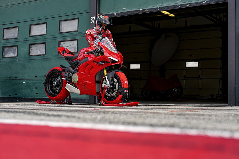 Ducati World Premiere 2022: svelata la nuova Panigale V4