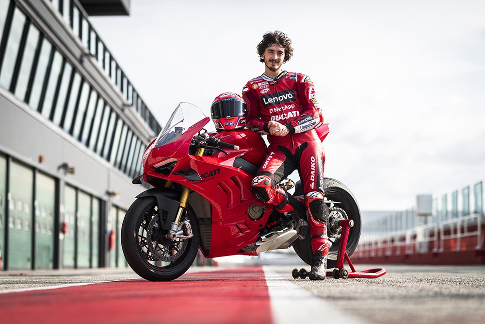 Ducati World Premiere 2022: svelata la nuova Panigale V4