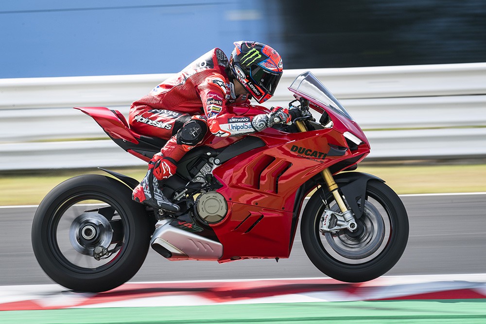 Ducati World Premiere 2022: svelata la nuova Panigale V4