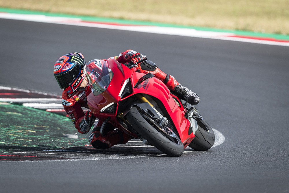 Ducati World Premiere 2022: svelata la nuova Panigale V4