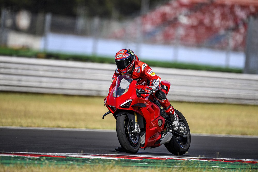 Ducati World Premiere 2022: svelata la nuova Panigale V4
