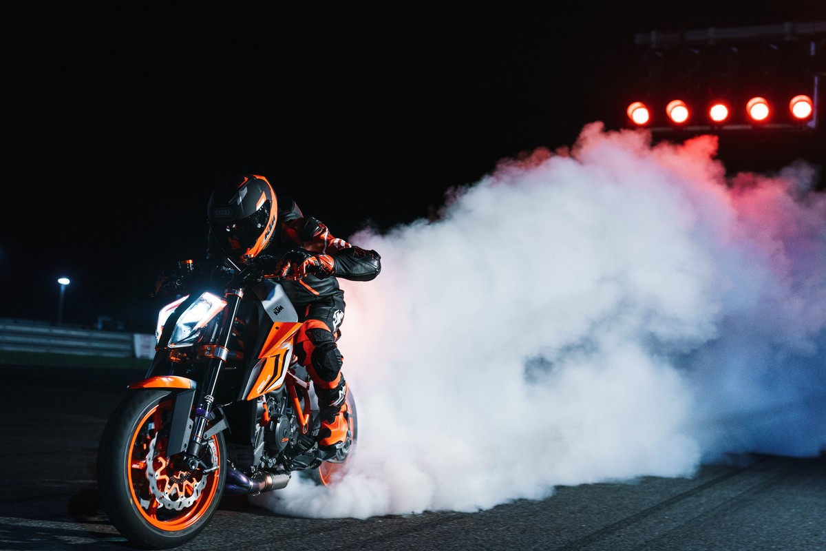KTM 1290 Super Duke R e 1290 Super Duke R Evo: le foto
