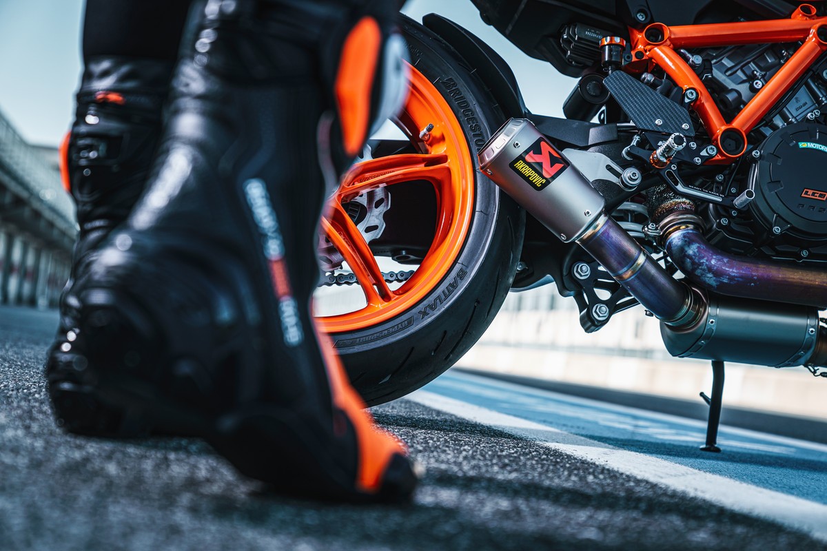 KTM 1290 Super Duke R e 1290 Super Duke R Evo: le foto