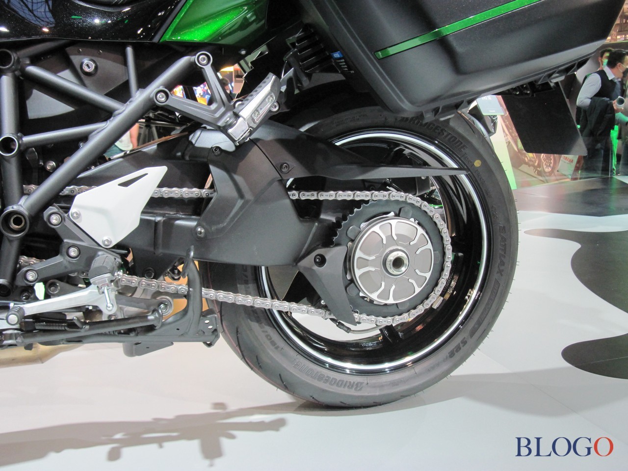 Kawasaki Ninja H2 SX SE 2022 | Live @ EICMA 2021