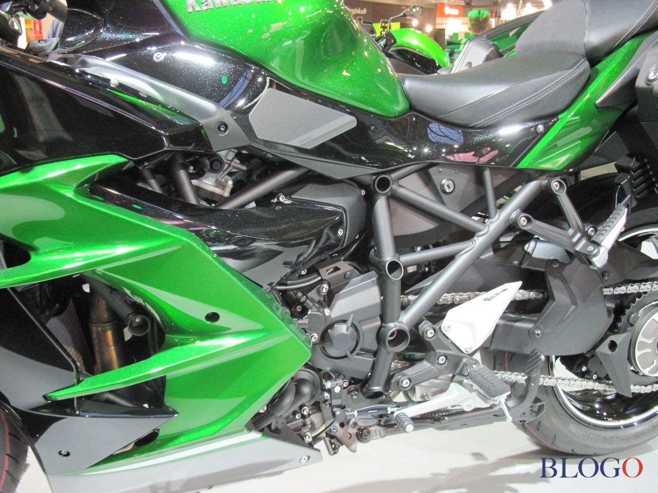 Kawasaki Ninja H2 SX SE 2022 | Live @ EICMA 2021