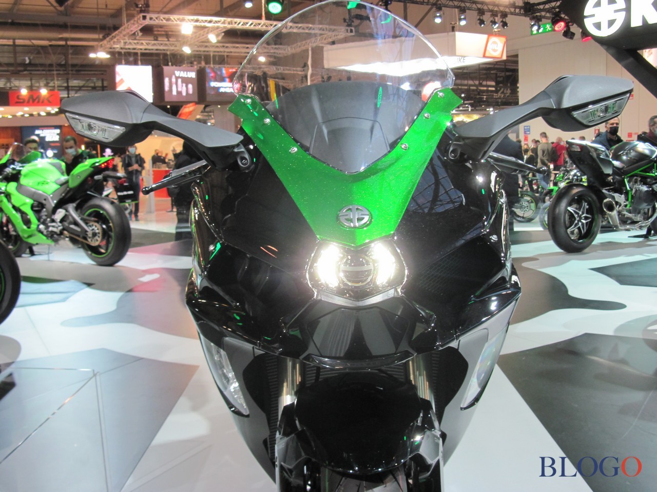 Kawasaki Ninja H2 SX SE 2022 | Live @ EICMA 2021