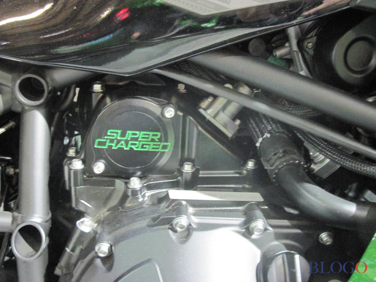 Kawasaki Ninja H2 SX SE 2022 | Live @ EICMA 2021