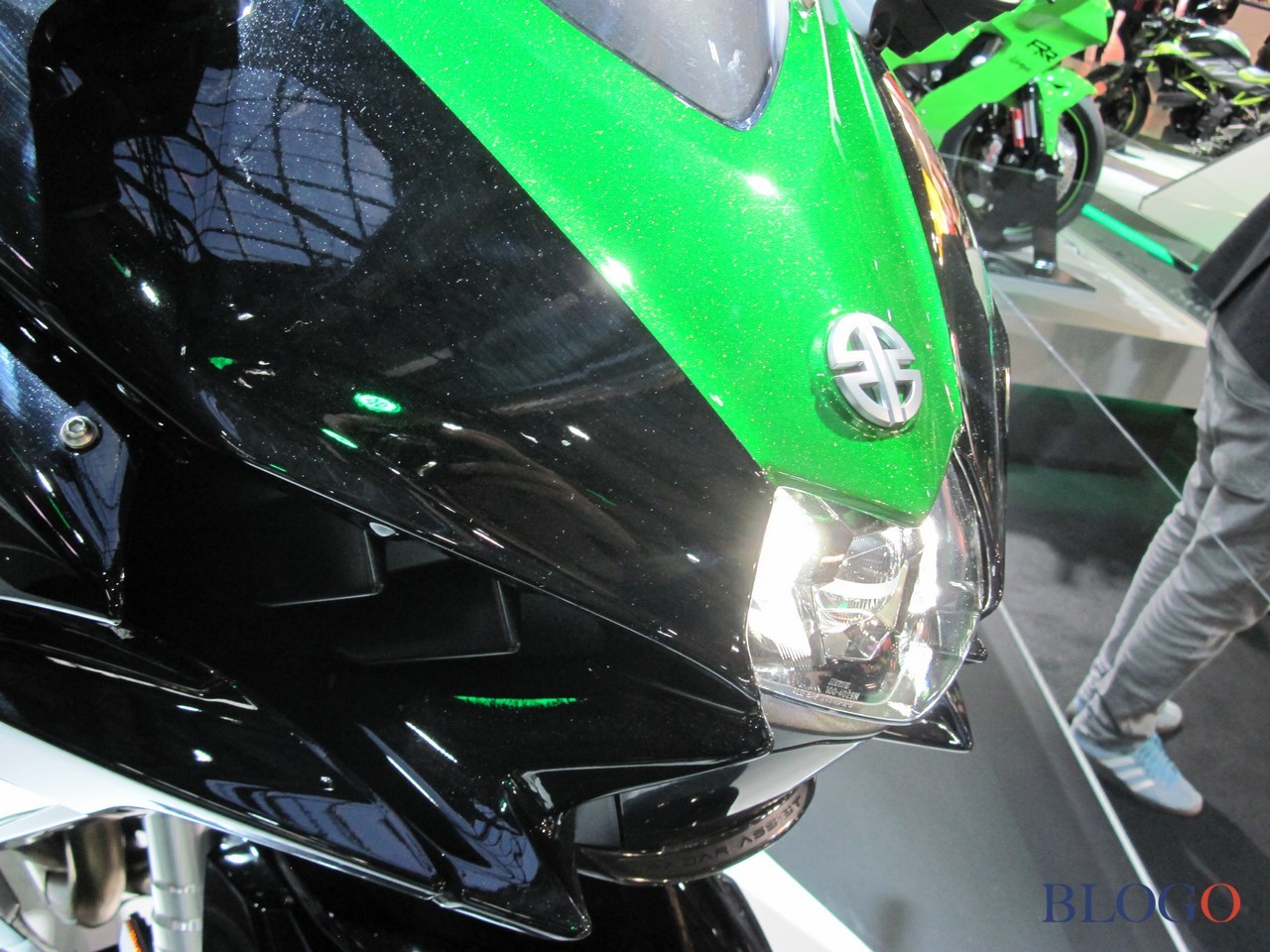 Kawasaki Ninja H2 SX SE 2022 | Live @ EICMA 2021