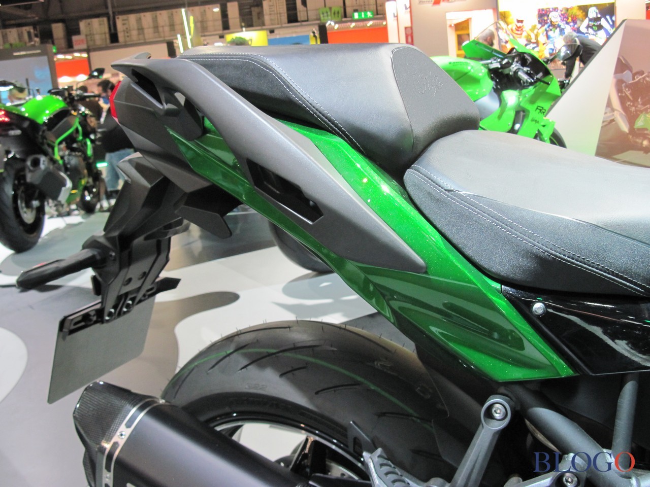 Kawasaki Ninja H2 SX SE 2022 | Live @ EICMA 2021